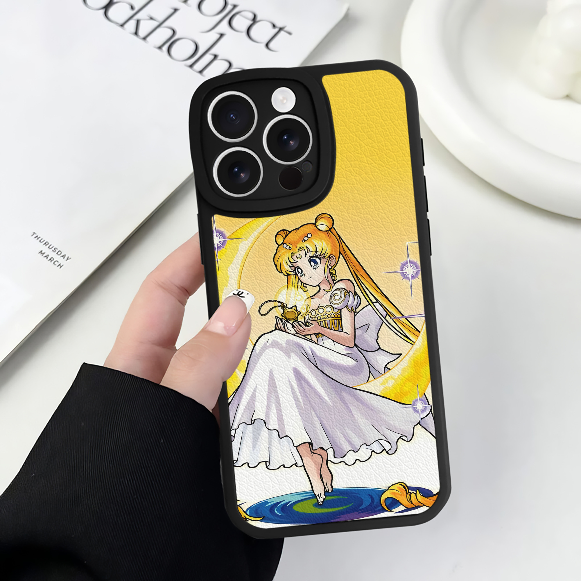 （画像用） 美少女戦士セーラームーン Sailor Moon 【iPhone 16シリーズ対応】シリコンスマホケース（レザー調） 材質：シリコン
